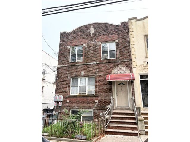  7 BR,  5.00 BTH &nbsp;Multi-family style home in Bensonhurst