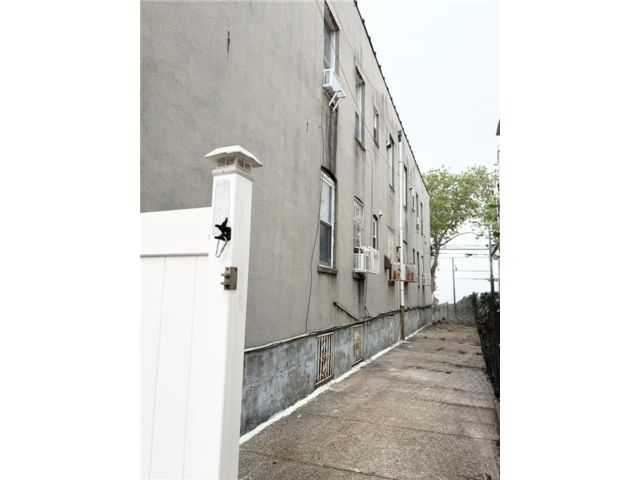 [PHOTO]