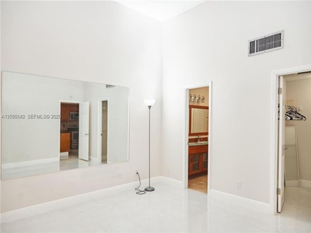 [PHOTO]