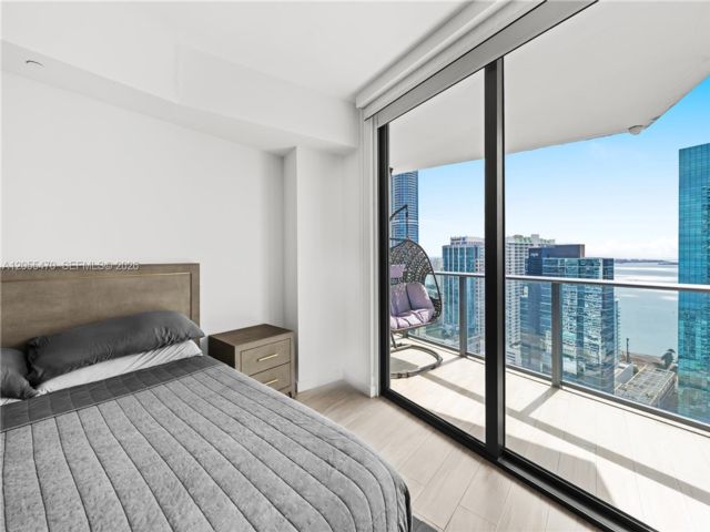 [PHOTO]
