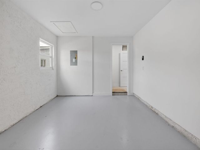 [PHOTO]