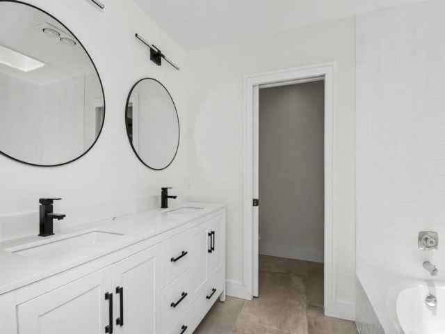 [PHOTO]