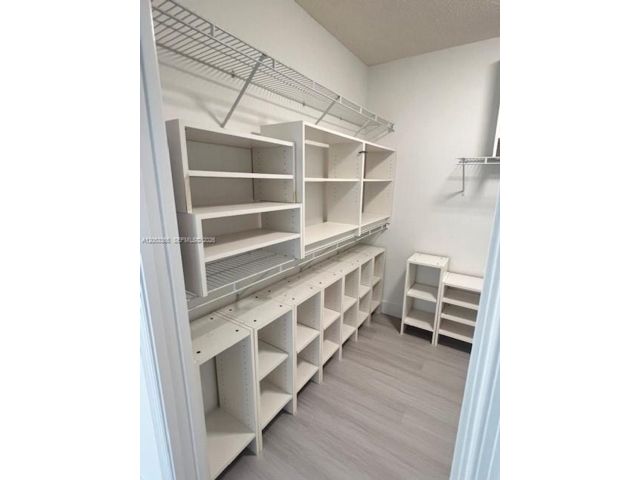 [PHOTO]