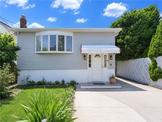  4 BR,  3.00 BTH &nbsp;Single family style home in Arrochar