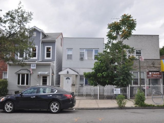  4 BR,  2.00 BTH &nbsp;Multi-family style home in Windsor Terrace