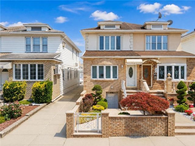 Studio,  3.00 BTH &nbsp;Multi-family style home in Dyker Heights