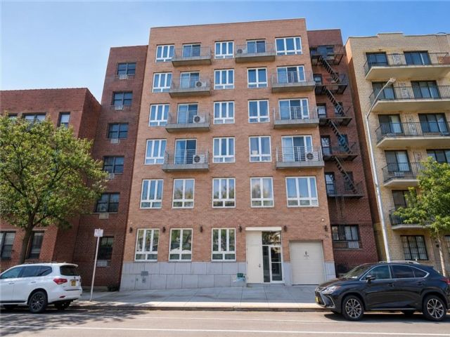  1 BR,  1.00 BTH &nbsp;Condominium style home in Bensonhurst