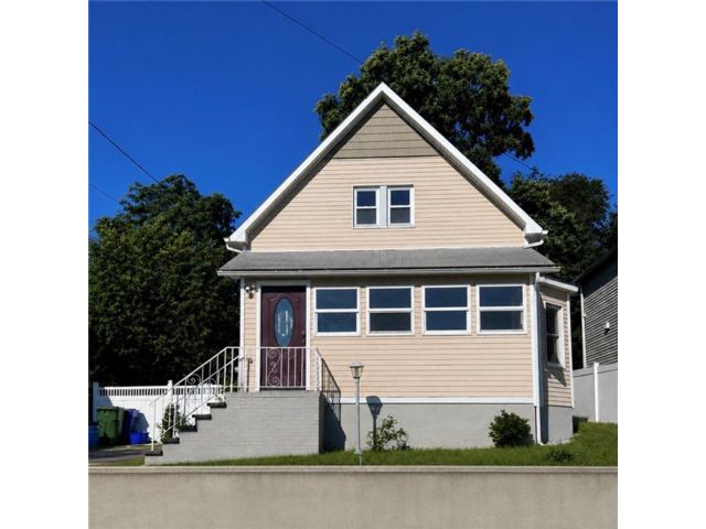  3 BR,  1.00 BTH &nbsp;Single family style home in Sayreville