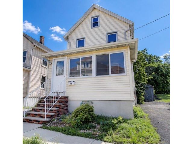  2 BR,  1.00 BTH &nbsp;Single family style home in Sayreville