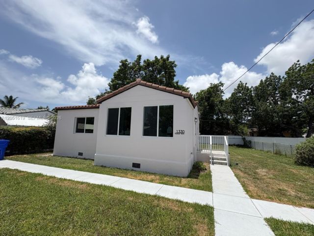  2 BR,  1.00 BTH &nbsp;Other style home in Miami