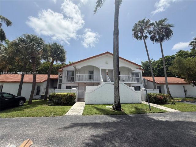  2 BR,  2.00 BTH &nbsp;Townhouse style home in Miami