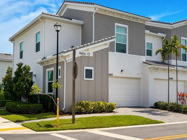  4 BR,  3.50 BTH &nbsp; style home in Loxahatchee