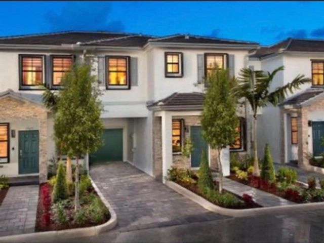  3 BR,  2.50 BTH &nbsp;Townhouse style home in Dania