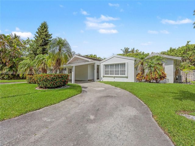  5 BR,  5.00 BTH &nbsp; style home in Key Biscayne
