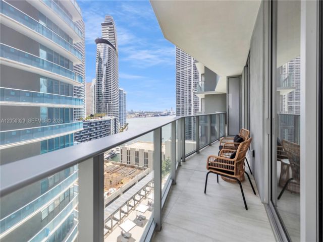  2 BR,  2.00 BTH &nbsp; style home in Miami