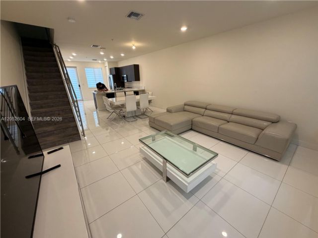  3 BR,  2.50 BTH &nbsp; style home in Medley