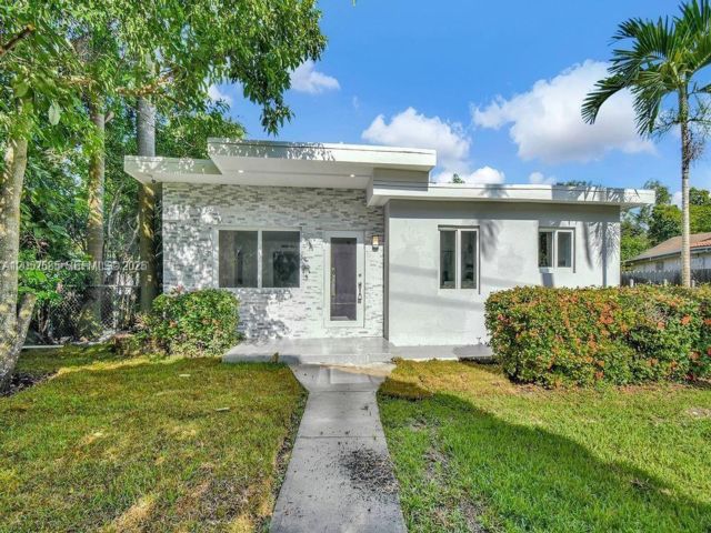  3 BR,  3.00 BTH &nbsp; style home in South Miami