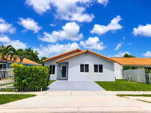  5 BR,  3.50 BTH &nbsp; style home in Miami