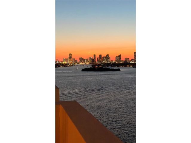 [PHOTO]