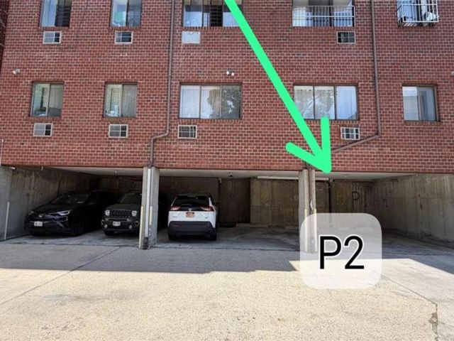 Lot <b>Size:</b>  &nbsp;Land style home in Woodside