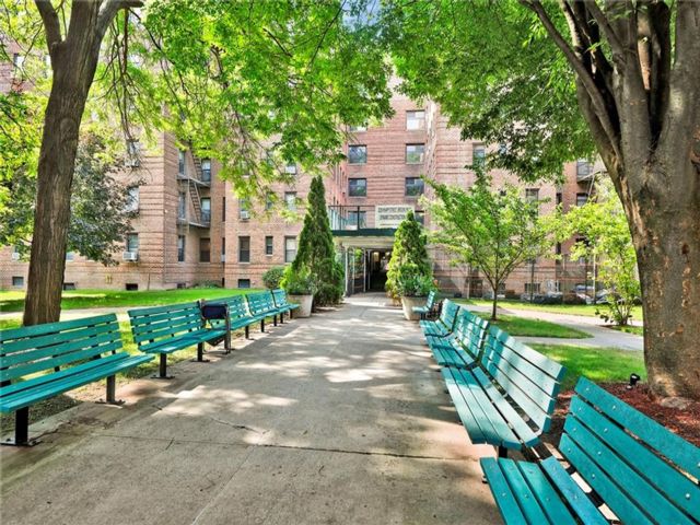  1 BR,  1.00 BTH &nbsp;Co-op style home in Marine Park