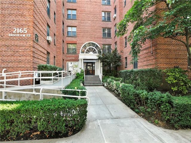  3 BR,  1.00 BTH &nbsp;Co-op style home in Marine Park