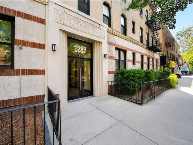 Studio,  1.00 BTH &nbsp;Co-op style home in Midwood