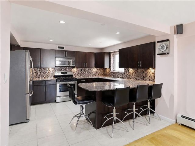  2 BR,  2.00 BTH &nbsp;Condominium style home in Sheepshead Bay