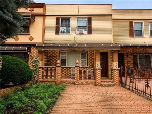  4 BR,  3.00 BTH &nbsp;Single family style home in Brownsville