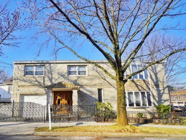 Studio,  0.00 BTH &nbsp;Multi-family style home in Sunnyside