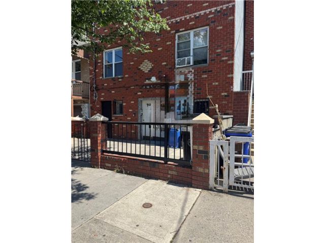 Studio,  0.00 BTH &nbsp;Multi-family style home in Bath Beach