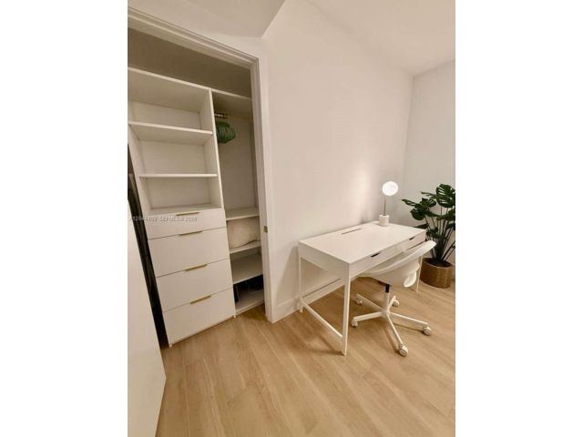[PHOTO]