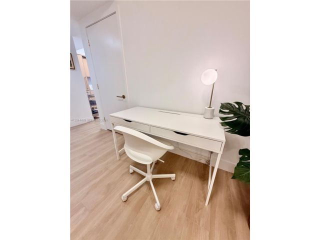 [PHOTO]