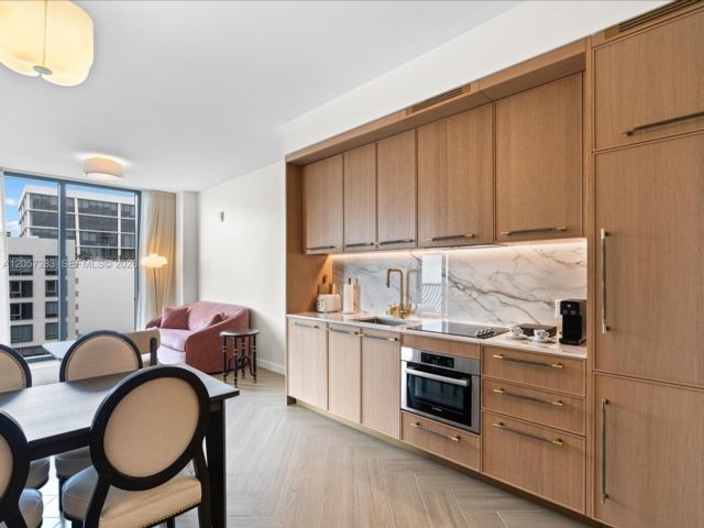 [PHOTO]