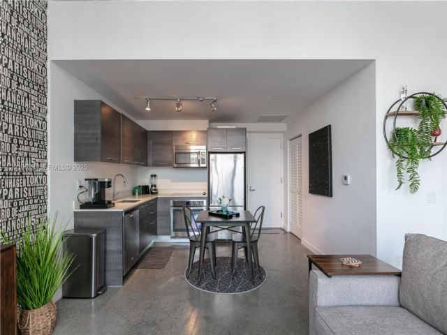 [PHOTO]