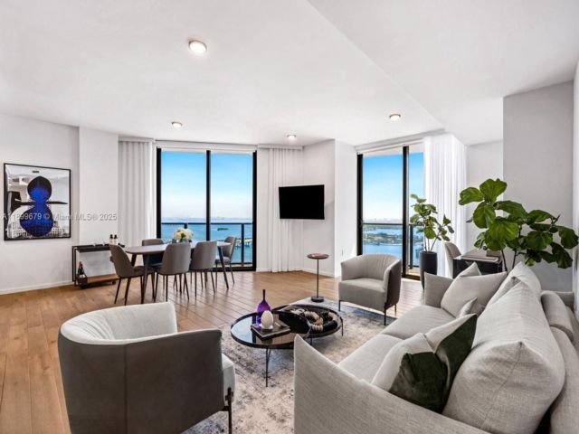  2 BR,  2.00 BTH &nbsp; style home in Miami