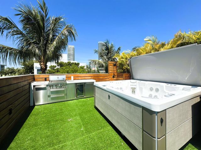  2 BR,  3.50 BTH &nbsp; style home in Carl Fisher