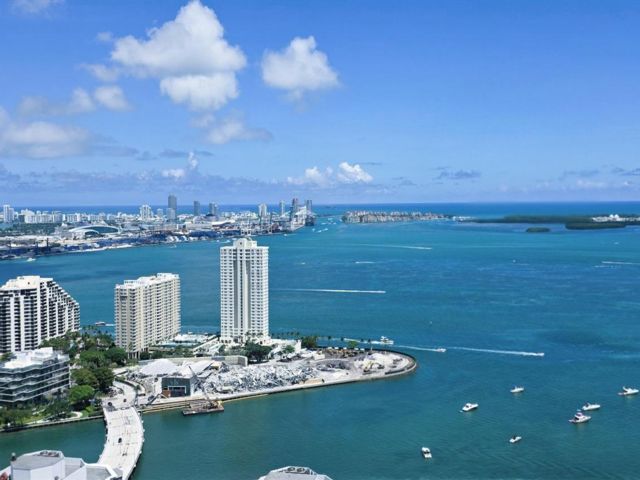  2 BR,  2.50 BTH &nbsp; style home in Miami