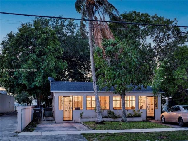  2 BR,  2.00 BTH &nbsp; style home in Biscayne Park