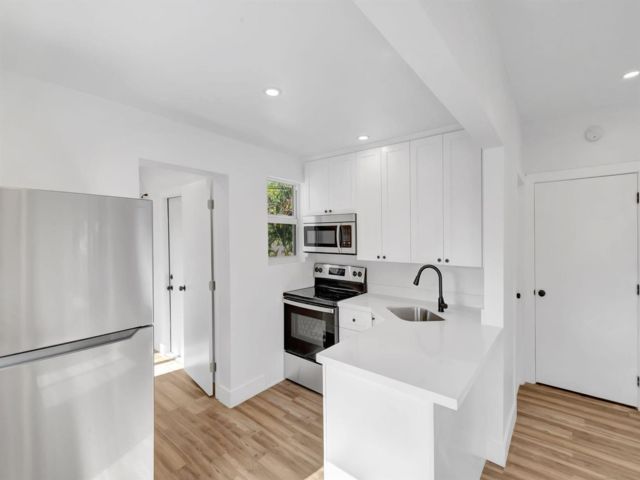 [PHOTO]