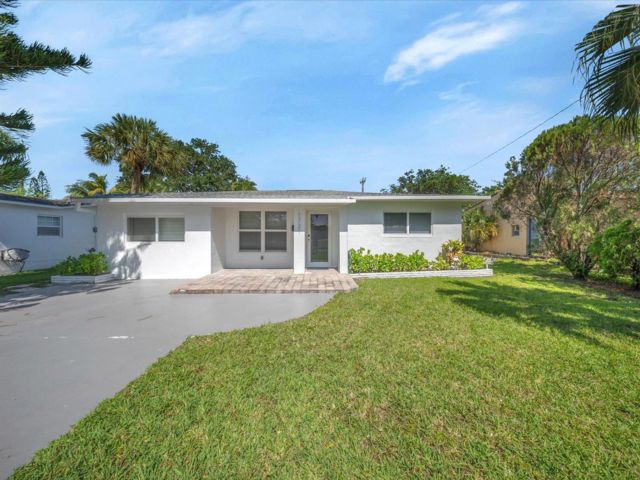  4 BR,  2.00 BTH &nbsp;European style home in Hollywood