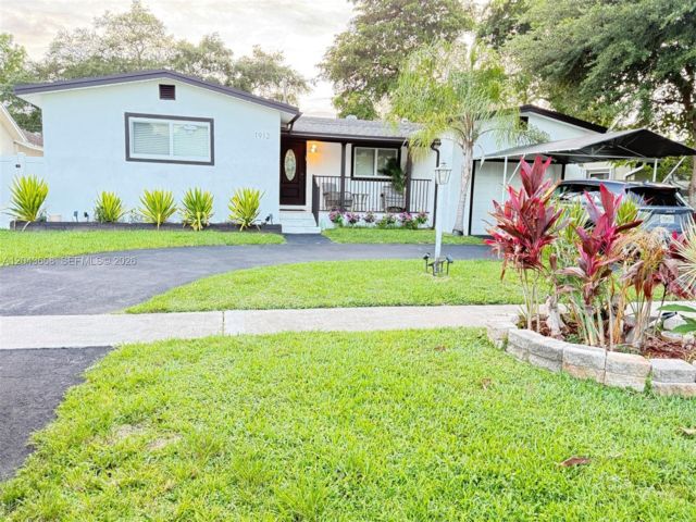  4 BR,  2.00 BTH &nbsp;European style home in Hollywood