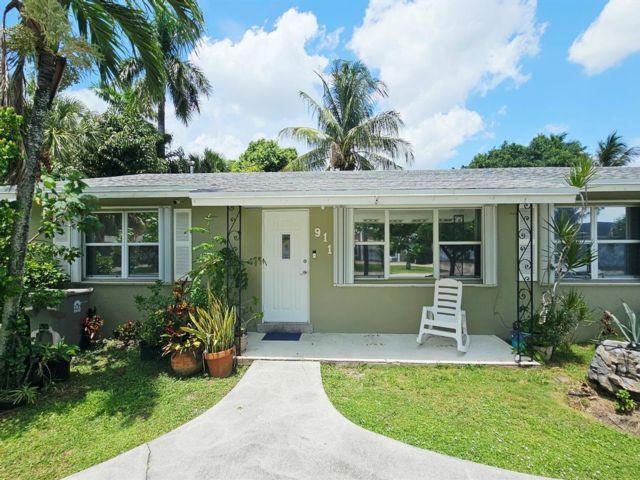  3 BR,  2.55 BTH &nbsp; style home in West Palm Beach
