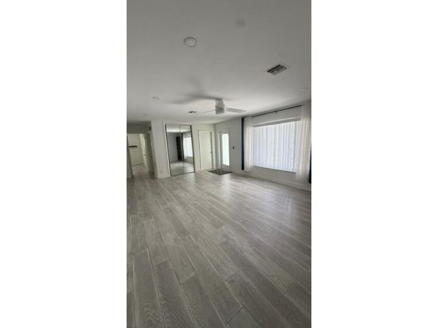 [PHOTO]