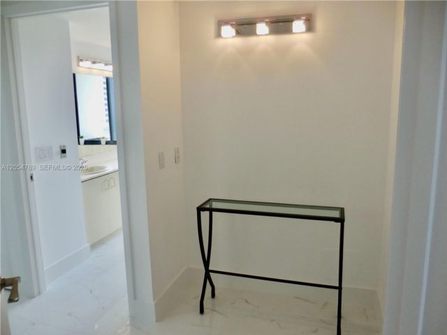 [PHOTO]