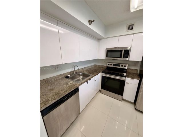  2 BR,  2.00 BTH &nbsp; style home in Aventura
