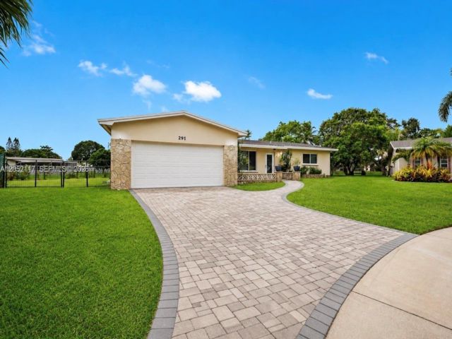 3 BR,  2.00 BTH &nbsp; style home in Pembroke Pines