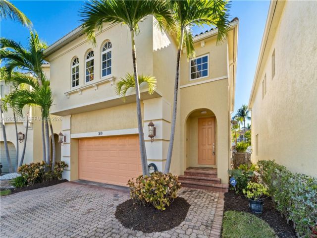  3 BR,  2.00 BTH &nbsp; style home in Aventura