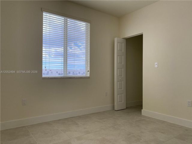 [PHOTO]