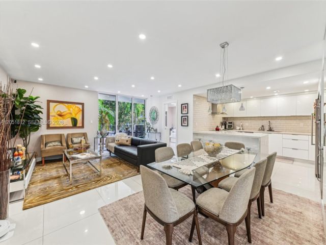  3 BR,  3.00 BTH &nbsp; style home in Key Biscayne